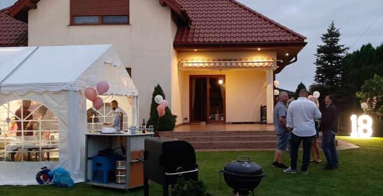 Read more about the article Przyjęcie w ogrodzie – poznaj plusy i minusy zanim zaplanujesz imprezę